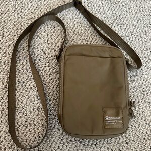 Lululemon Easy Access Crossbody Bag 1.5L-Artifact color